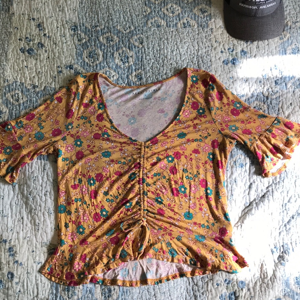 Aeropostale cropped hippy floral top